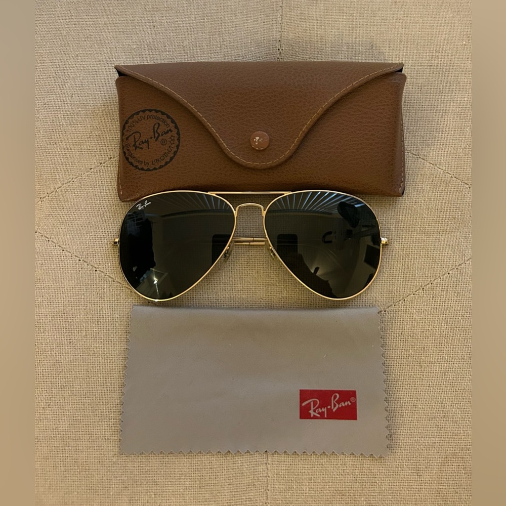 Ray-Ban Aviators Gold Frame Black Lenses